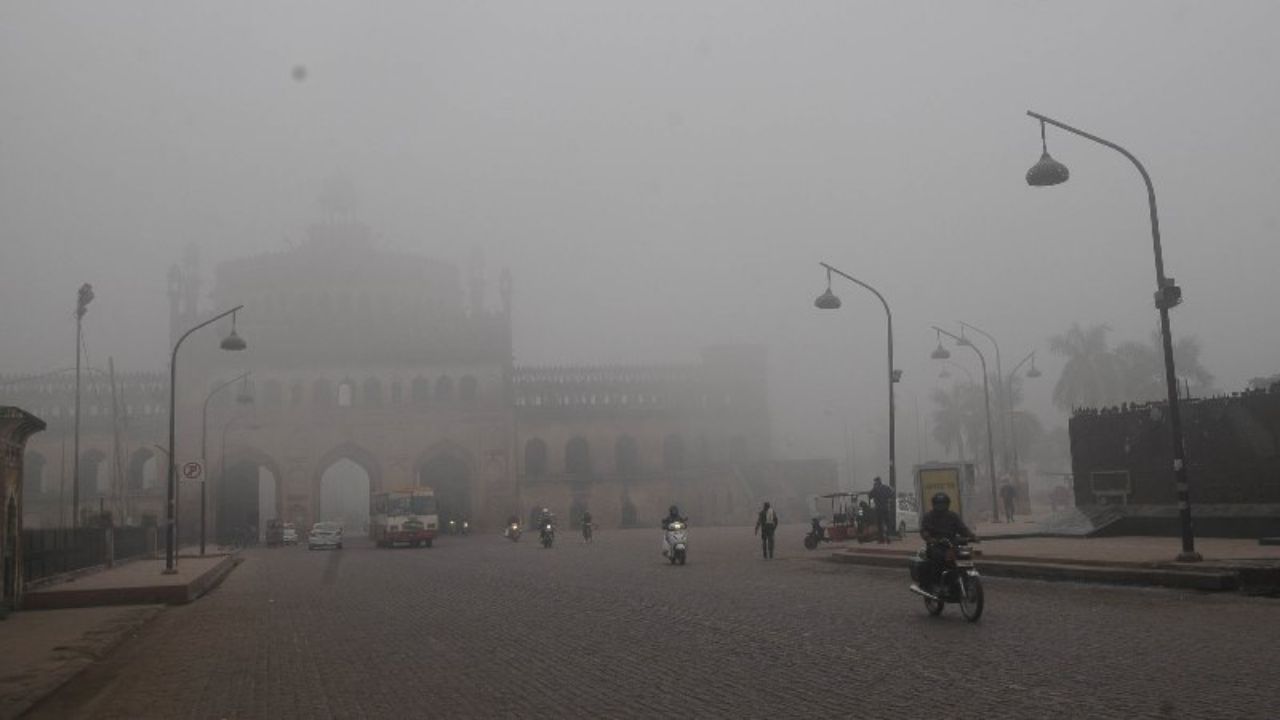 दिल्ली-NCR से पूर्वांचल तक मौसम का नया मिजाज, बारिश थमी लेकिन बढ़ा कोहरा; जानें आपके शहर का क्या है हाल?