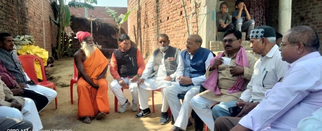 महराजगंज में करंट से लाइनमैन की मौत, पूर्व मंत्री सुशील कुमार टिबड़ेवाल ने पीड़ित परिवार को दी आर्थिक मदद