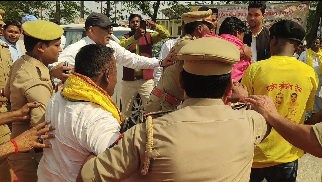 महराजगंज में ओमप्रकाश राजभर को काला झंडा दिखाने के मामले ने पकड़ा तूल, जानिए नया अपडेट