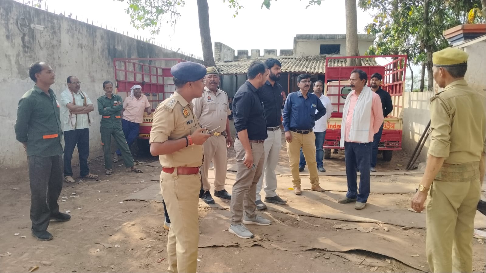 गैस एजेंसियों पर प्रशासन की बड़ी कार्रवाई: गोदाम में छिपाए 27 सिलेंडर बरामद, रेस्टोरेंट में ऐसे हुआ भंडाफोड़