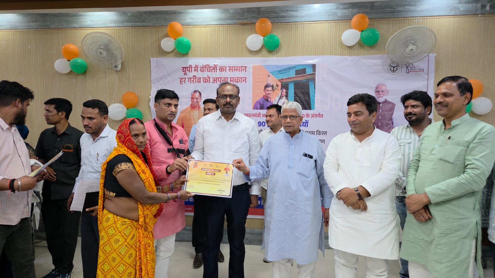 सिंगल क्लिक से खातों में पहुंचे पैसे, महराजगंज के 1285 लोगों को मिला 1-1 लाख; जानें सरकार क्यों हुई मेहरबान