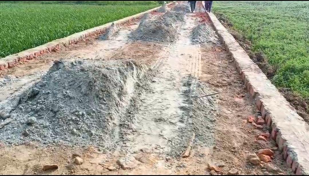 महराजगंज में 24 लाख की सड़क पर भ्रष्टाचार और धांधली के बड़े आरोप, जांच के आदेश जारी