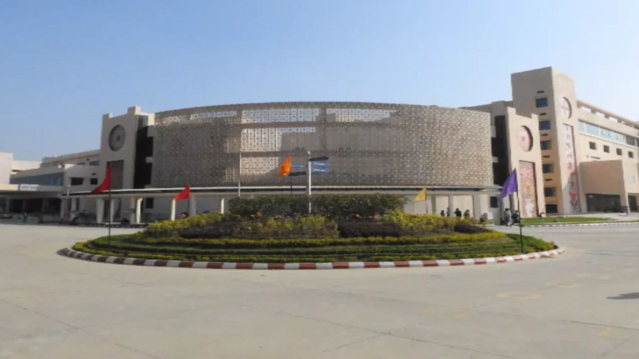 Gorakhpur AIIMS: सुपरस्पेशियलिटी ओपीडी और डिजिटल सेवाओं से एम्स गोरखपुर बना भरोसे का केंद्र, जानिये क्यों?