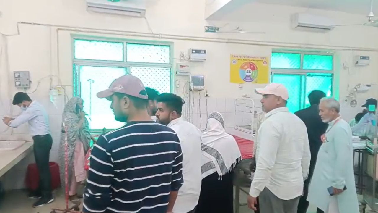 Budaun News: मकान का छज्जा गिरने से मचा हाहाकार, 2 लोग घायल