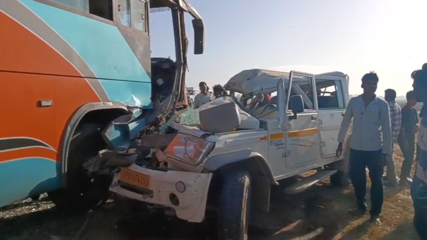 Budaun Road Accident: बदायूं में हाईवे पर मौत का तांडव, ऑन द स्पॉट 2 मजदूरों की मौत