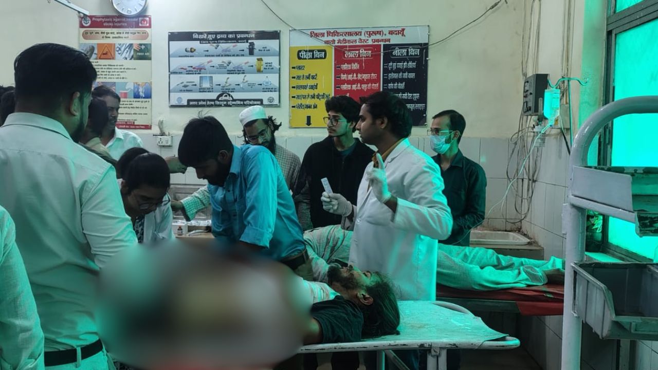 बदायूं में हादसे का खौफनाक मंजर, बुलेट और ग्लैमर की भीषण टक्कर; कई घायल