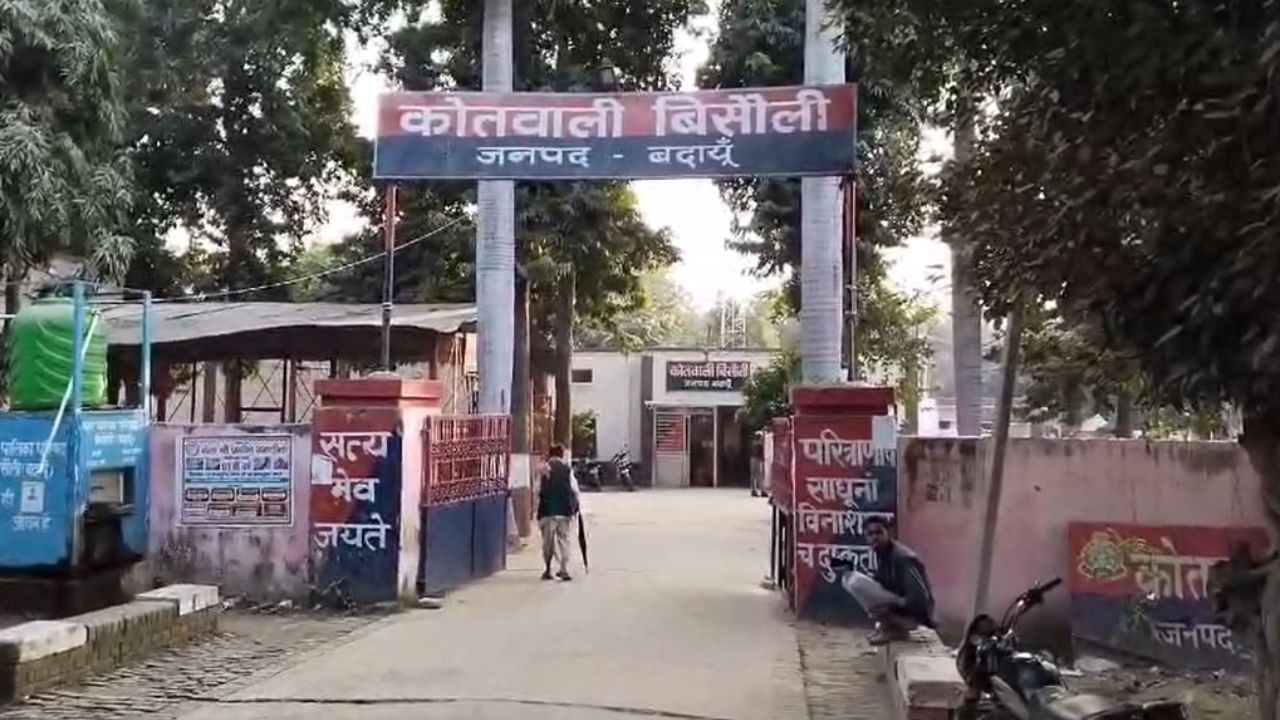 Budaun: कोतवाली में नेत्रहीन फरियादी से बदसलूकी, एसपी से लगाई न्याय की गुहार