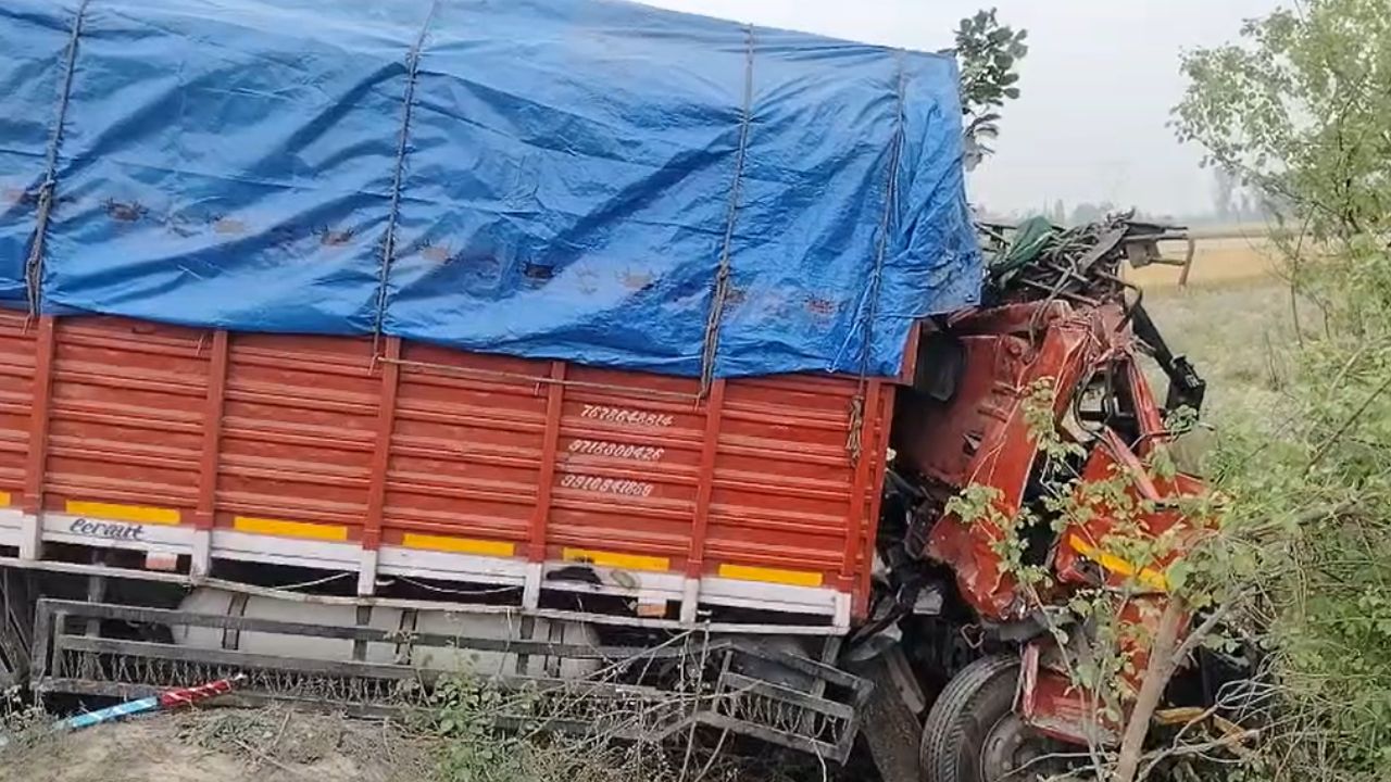 Budaun Road Accident: बदायूं मेरठ हाईवे पर भीषण हादसा, कैंटर चालक की मौत