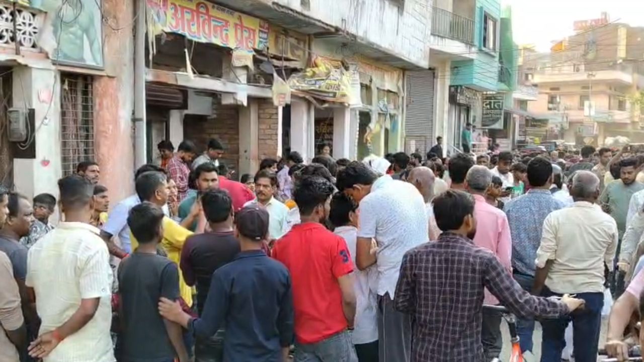 Gas Cylinder Explosion: चंदौली में गैस सिलेंडर फटने से भीषण धमाका, एक व्यक्ति बुरी तरह घायल