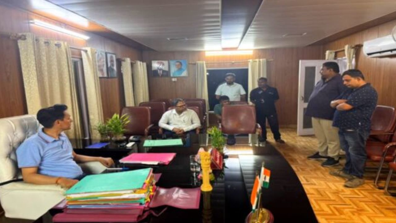 हल्द्वानी में घोटाले का खुलासा:10 भरे सिलेंडर छोड़कर भागे कर्मचारी, जांच में खुली गड़बड़ी