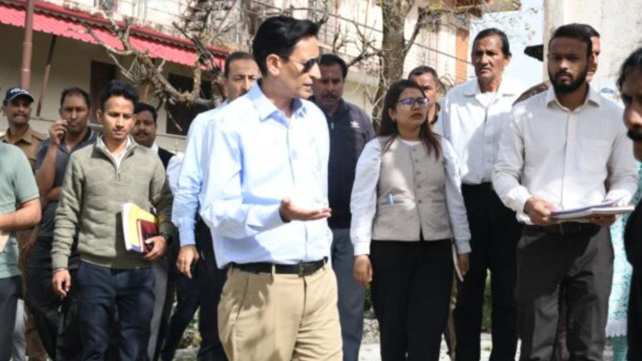 खुर्पाताल में दीपक रावत का बड़ा एक्शन! अवैध निर्माण और गंदगी पर कसा शिकंजा