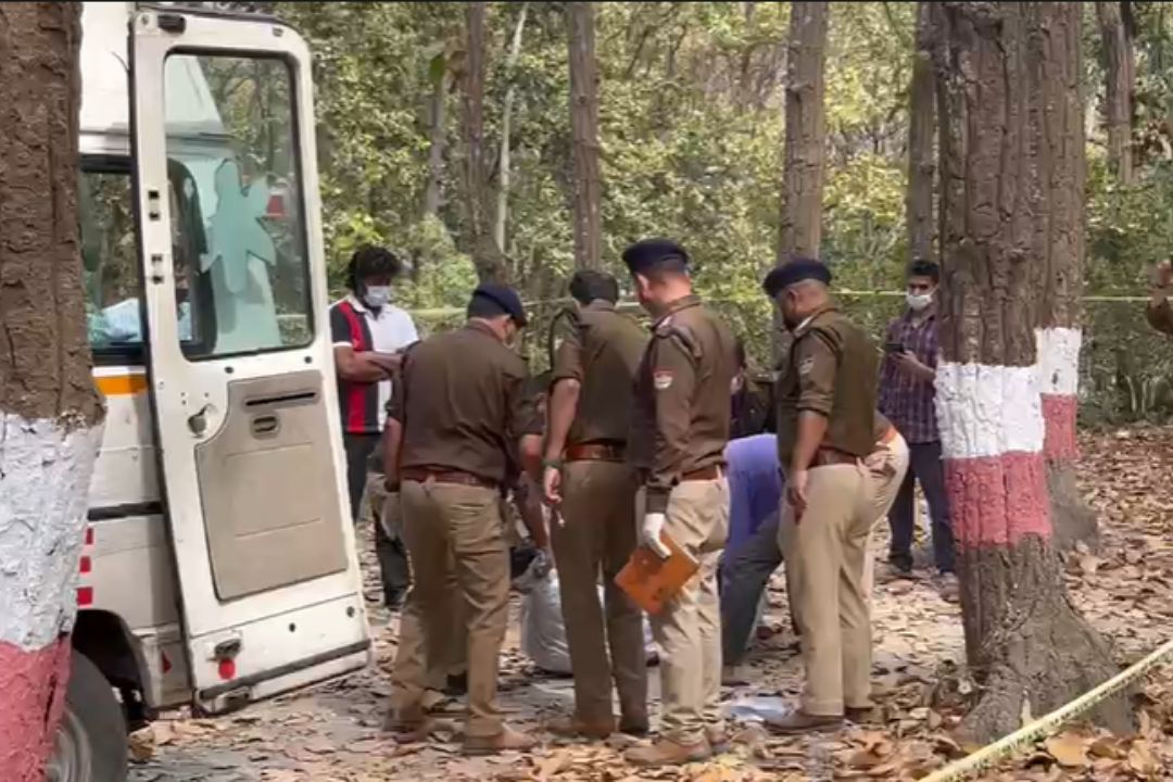 देहरादून के जंगल में बदबू से मचा हड़कंप… पुलिस ने खोला कट्टा तो उड़ गए होश, जानें क्या है पूरा मामला