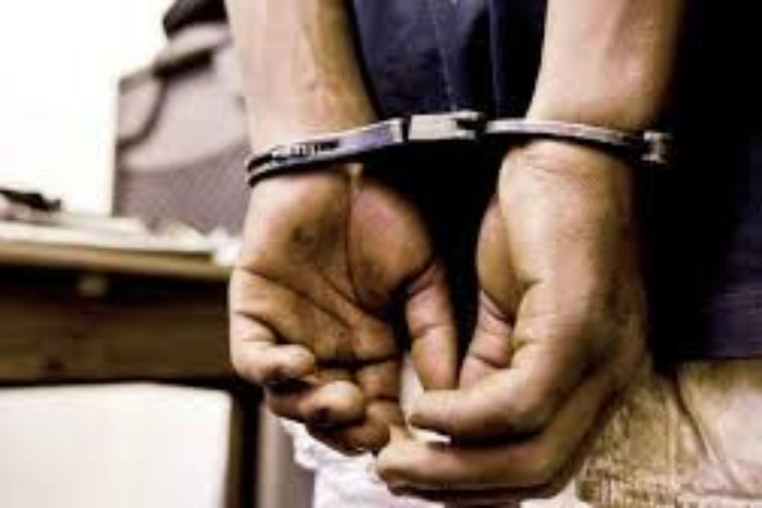 दिल्ली में क्राइम ब्रांच का बड़ा एक्शन: कालकाजी में दबोचा गया गैंगस्टर… 3 पिस्टल, कट्टा और कारतूस बरामद, पढ़ें पूरी खबर