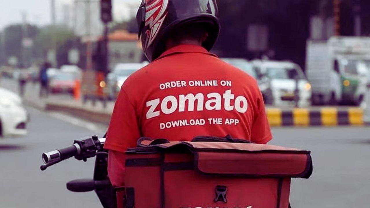 जोमाटो में खाना मंगाना हुआ महंगा, हर ऑर्डर पर अब देना होगा इतना चार्ज
