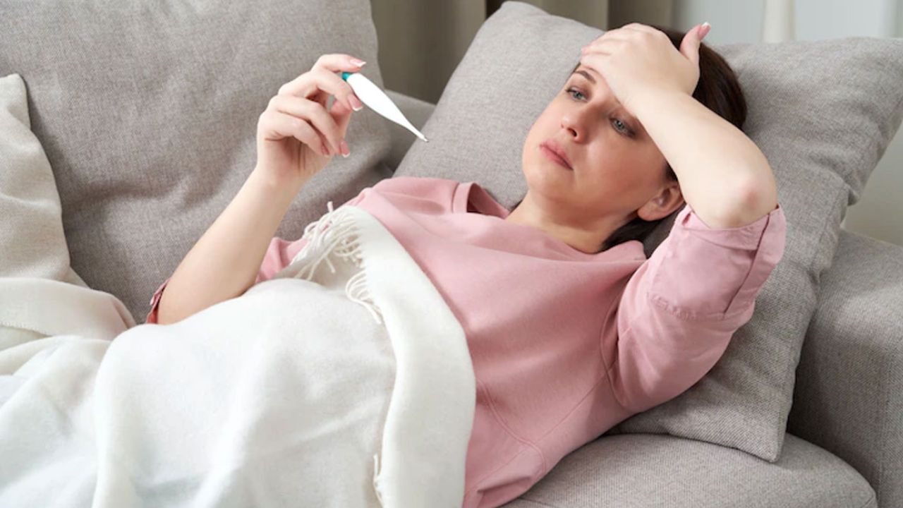 बुखार में तुरंत दवा लेना जरूरी नहीं, जानिए कब करें इलाज और कब शरीर को खुद लड़ने दें?