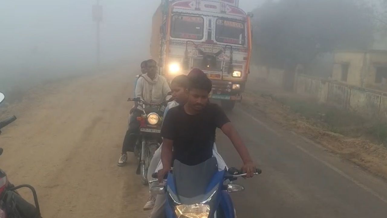 Fatehpur Accident: बहनों को दिलाने जा रहा था बोर्ड को पेपर, ट्रैक्टर की टक्कर से हुआ ये हाल