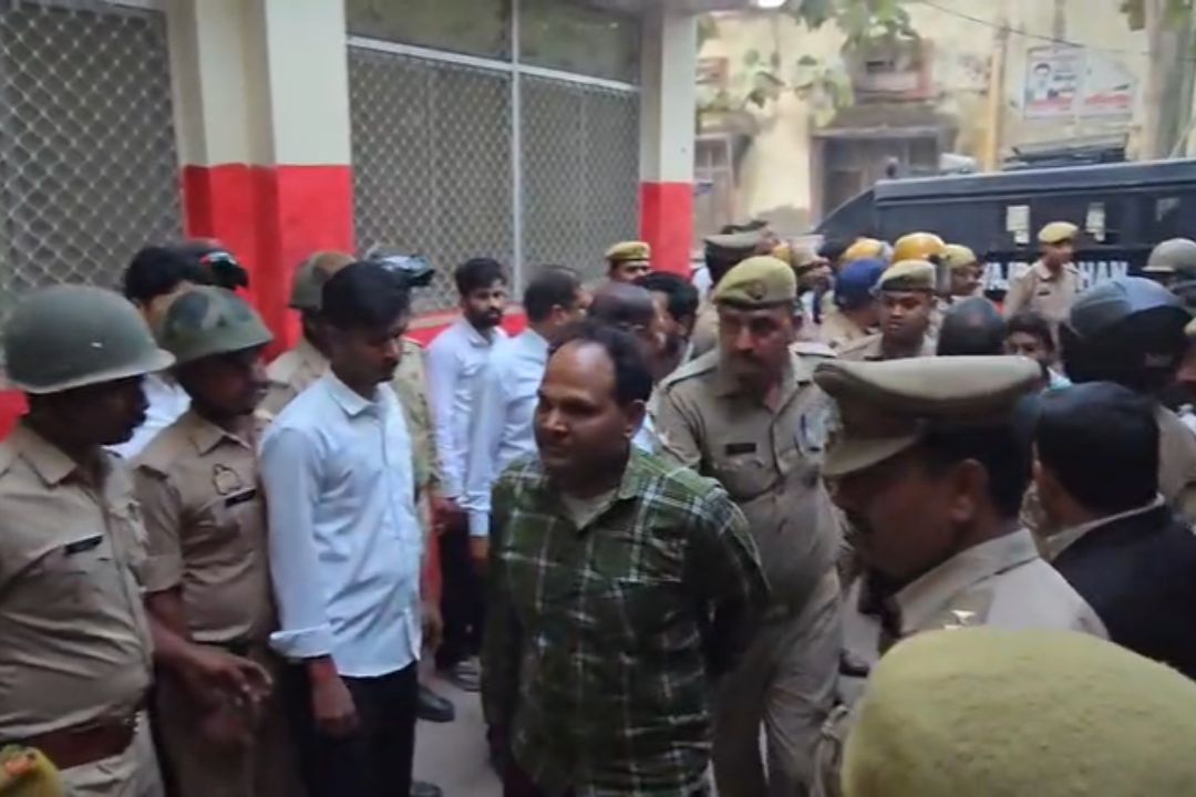 फतेहपुर ट्रिपल मर्डर केस में बड़ा एक्शन, अस्पताल से कोर्ट तक छावनी बना शहर; पढ़ें पूरी खबर
