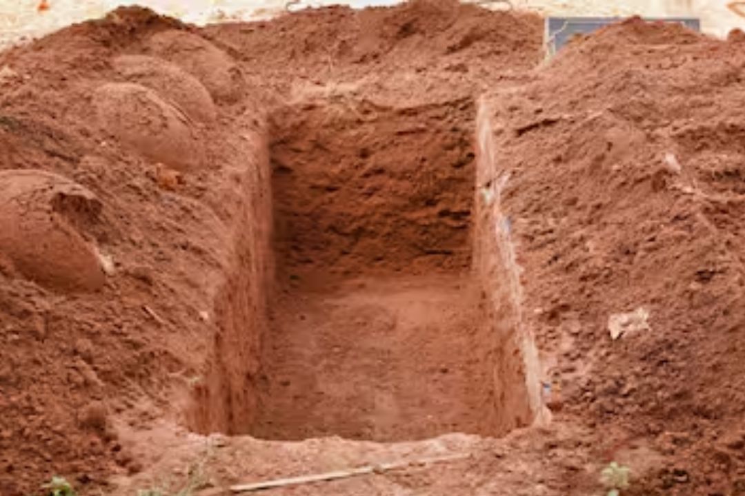 रायबरेली में सनसनीखेज मामला: चार महीने बाद कब्र से निकाला गया शव, दिल दहला देने वाला मामला