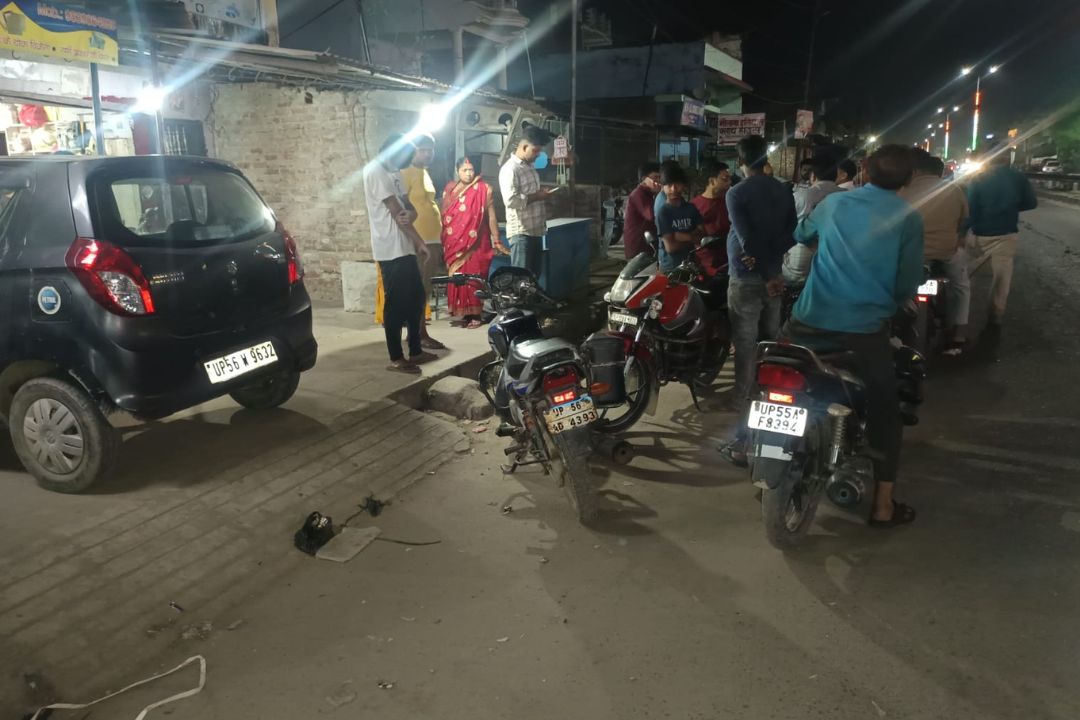 महराजगंज में अचानक जीआरपी की कार्रवाई, दो युवक उठाए गए, कस्बे में हड़कंप