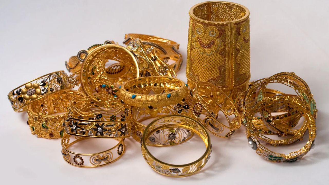 सोने-चांदी की कीमत में लगातार गिरावट, निवेशकों में बढ़ी चिंता; जानिये अब कितना हुआ रेट