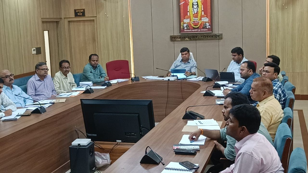 Gorakhpur News: मुख्य सचिव ने अफसरों को दिये ये निर्देश, दी ये हिदायत