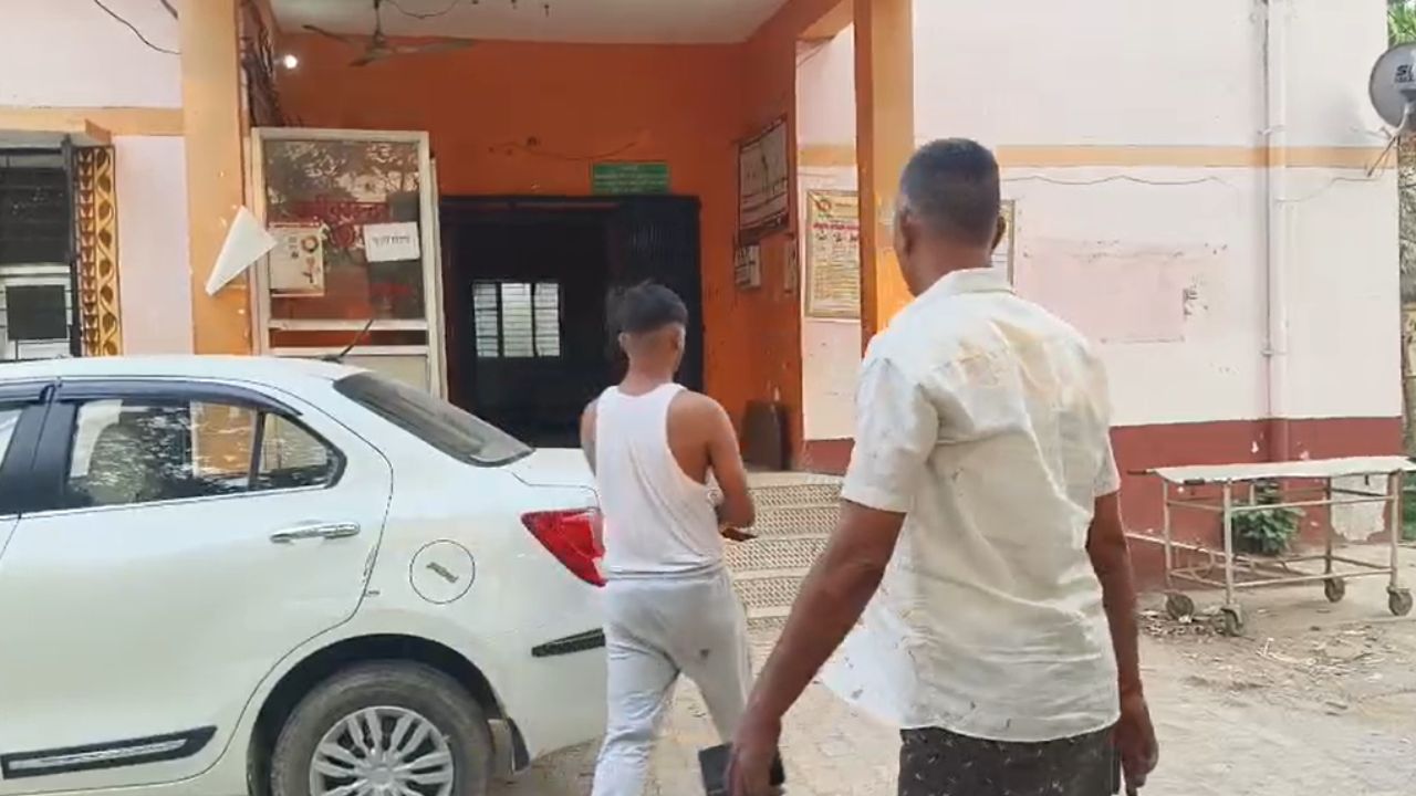 Gorakhpur Attack: गोरखपुर में दबंगों का कहर, धारदार हथियार से पिता-पुत्र पर किया जानलेवा हमला