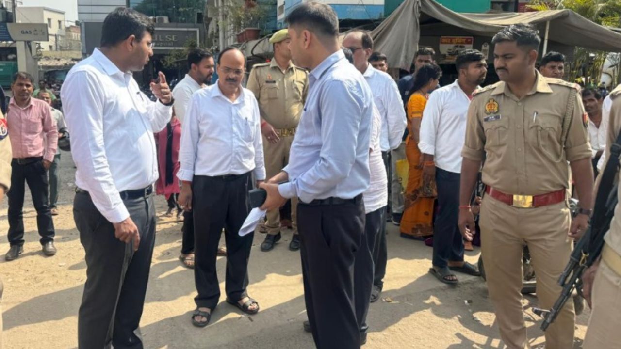 गैस वितरण व्यवस्था पर प्रशासन की सख्ती, डीएम और एसएसपी के औचक निरीक्षण से मचा हड़कंप