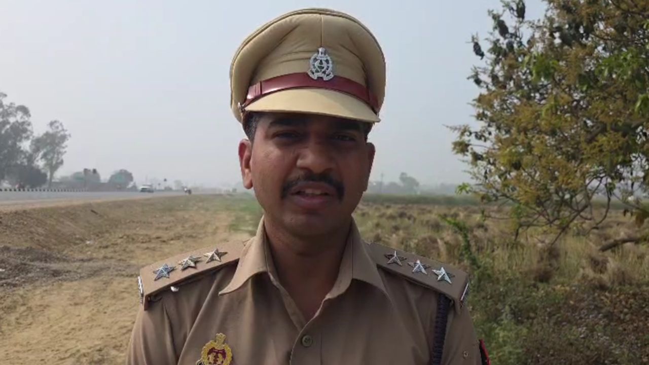 हाईवे पर खड़ी i20 कार से मिली लाश, गोरखपुर में मचा हड़कंप, जानिये क्या है पूरा मामला