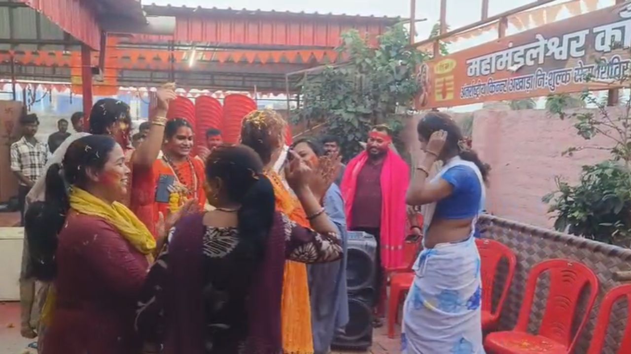 Holi Festival 2026: होली के रंग किन्नरों के संग, देवघर में अनोखी होली की परंपरा, जानकर आप भी होंगे दंग