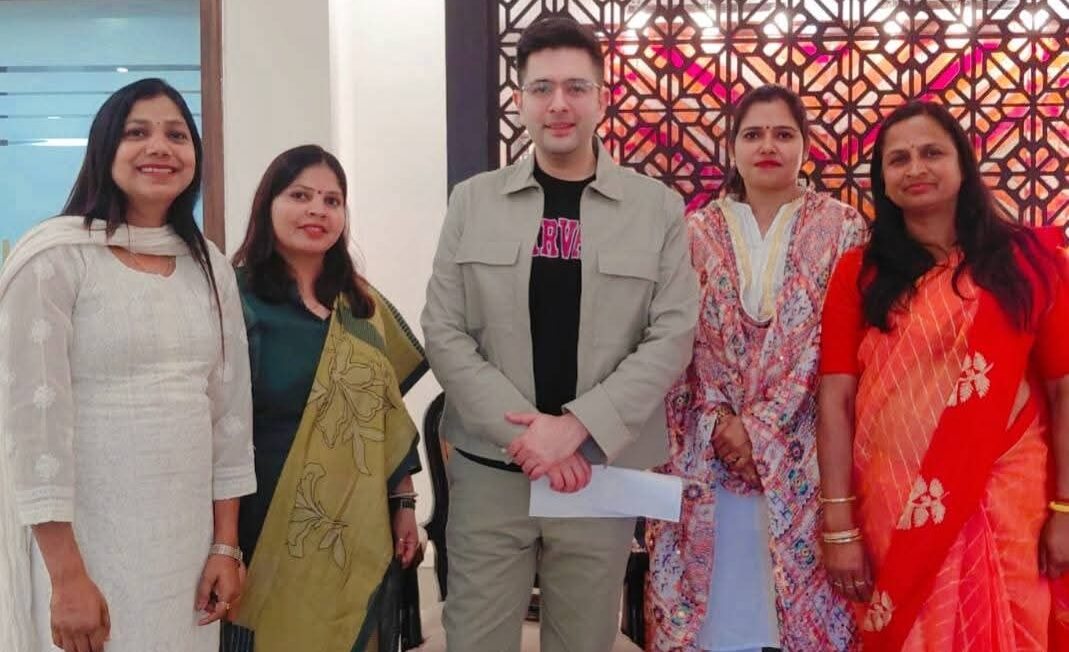 Raebareli News: आंगनबाड़ी प्रतिनिधिमंडल की राज्यसभा सांसद राघव चड्ढा से मुलाकात, की ये बड़ी मांग