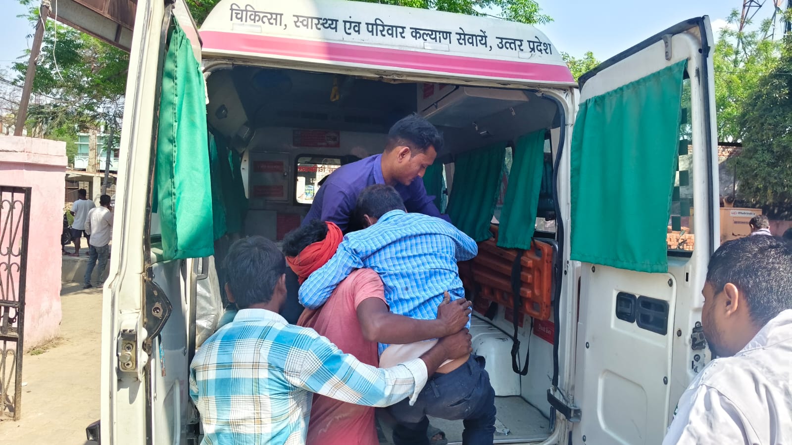 Raebareli Road Accident: रायबरेली में दर्दनाक सड़क हादसा, दो लोग गंभीर रूप से घायल; जानें पूरा मामला