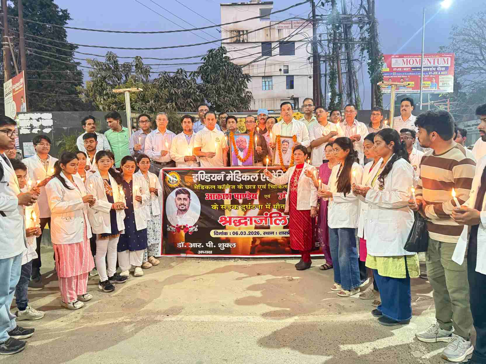 Gorakhpur Candle March: ड्रिंक एंड ड्राइव के खिलाफ फूटा गुस्सा, बीआरडी छात्रों की मौत पर आईएमए का कैंडल मार्च