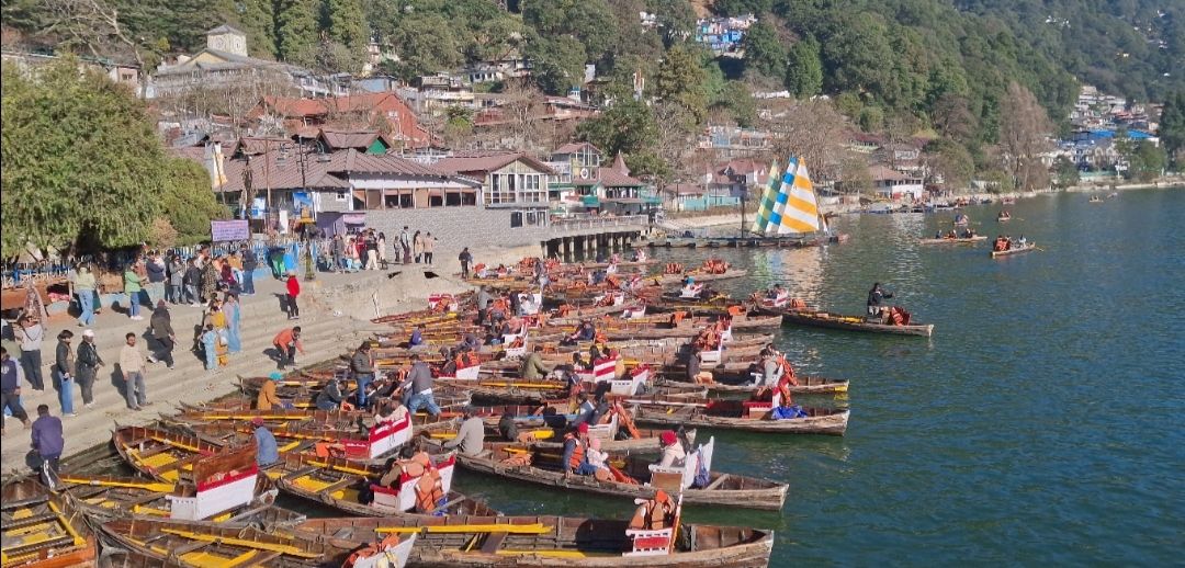 नैनीताल में ईद के बाद सैलाब, इन प्रमुख मार्गों पर लगा जाम; ट्रैफिक व्यवस्था चरमराई
