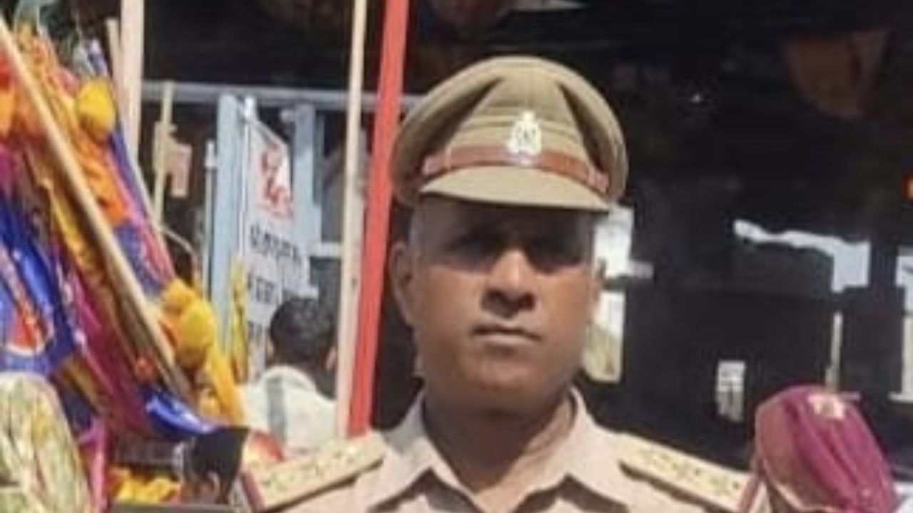 Etah News: एटा पुलिस लाइन में झटका, ड्यूटी के दौरान इंस्पेक्टर की अचानक मौत से हड़कंप