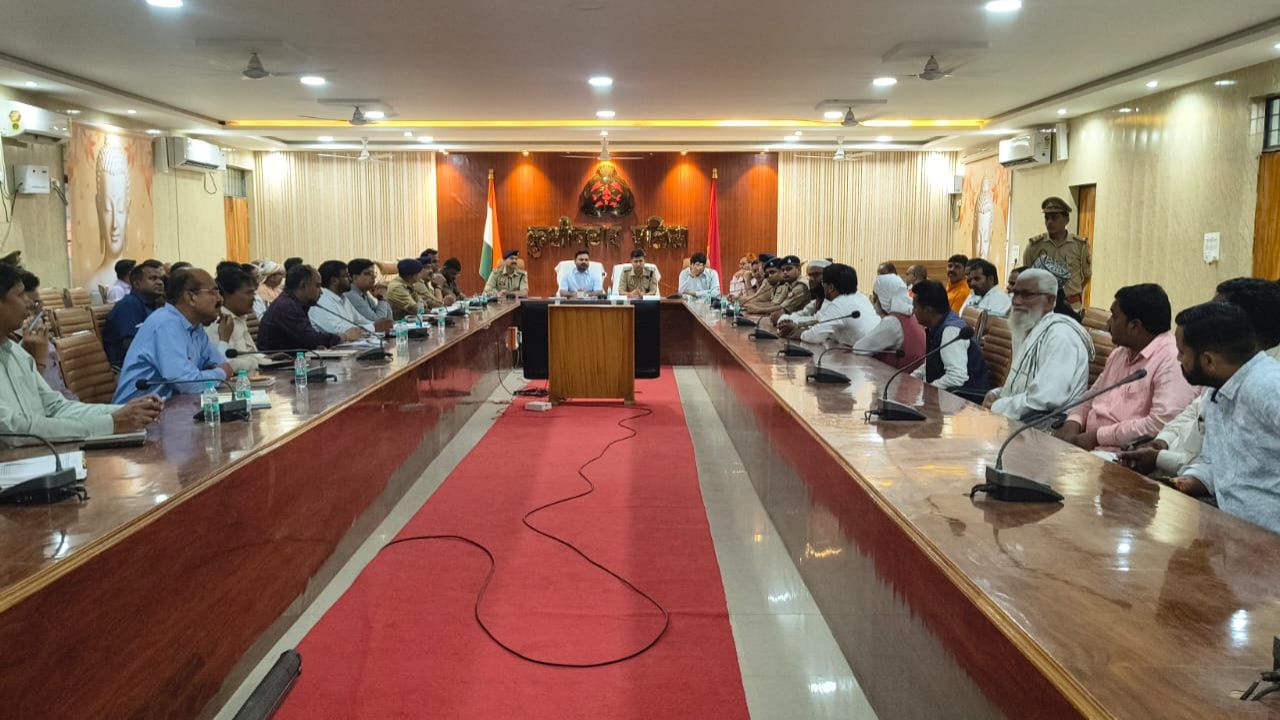 एक्शन मोड में कुशीनगर डीएम-एसपी: त्योहारों से पहले बुलाई हाईलेवल बैठक, इन मुद्दों पर हुई चर्चा