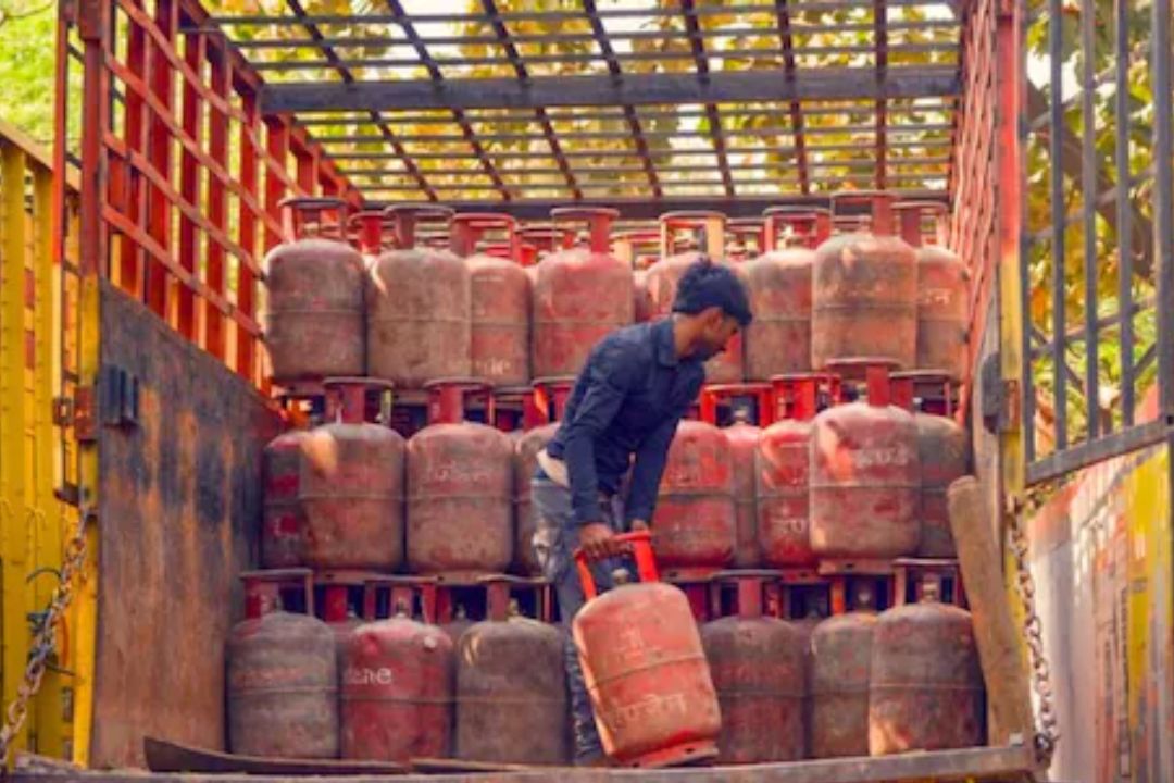 LPG को लेकर बड़ी अपडेट, केंद्र ने राज्यों के लिए बनाया यह प्लान… 2.5 दिन में घर पहुंचेगा सिलेंडर