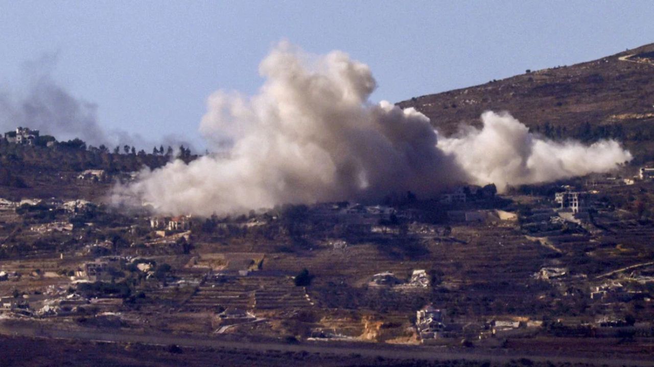 Israel Warning: इजराइल ने दक्षिण लेबनान में 15 किमी क्षेत्र खाली करने की चेतावनी दी, सीमा पर बढ़ा तनाव
