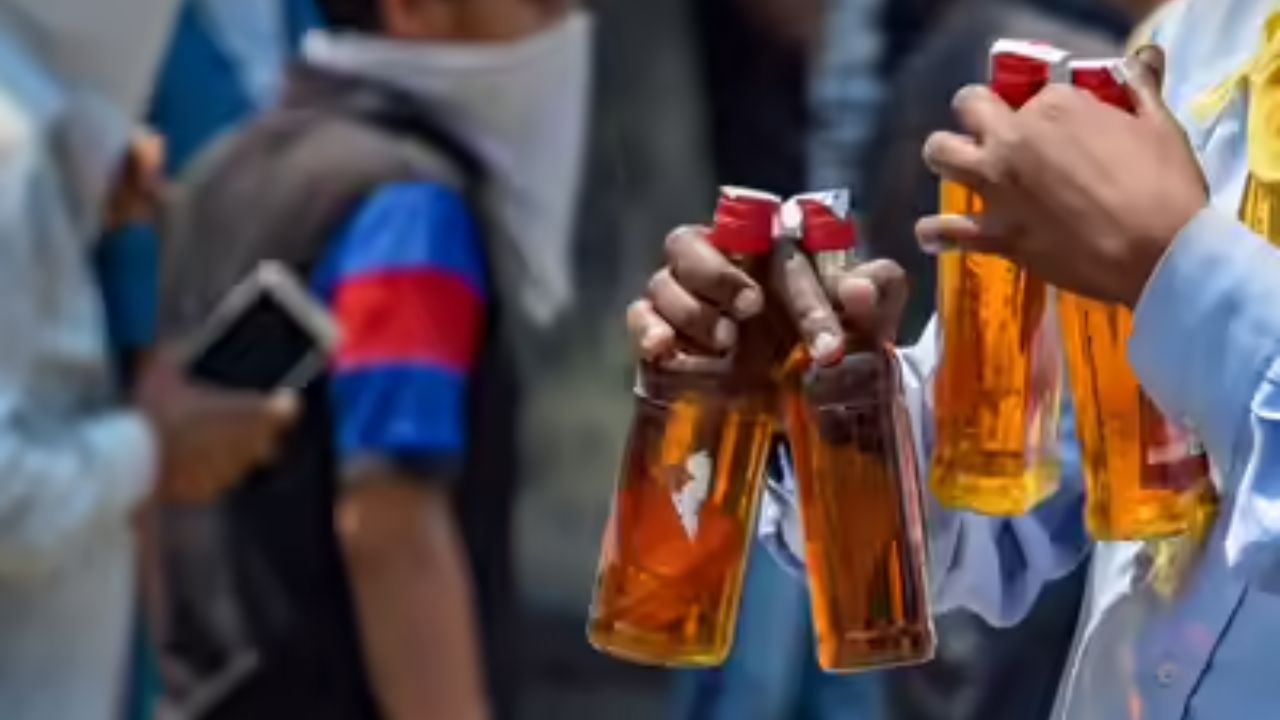 रायबरेली में होली पर जमकर छलके जाम, टूटा इतना साल पुराना रिकार्ड