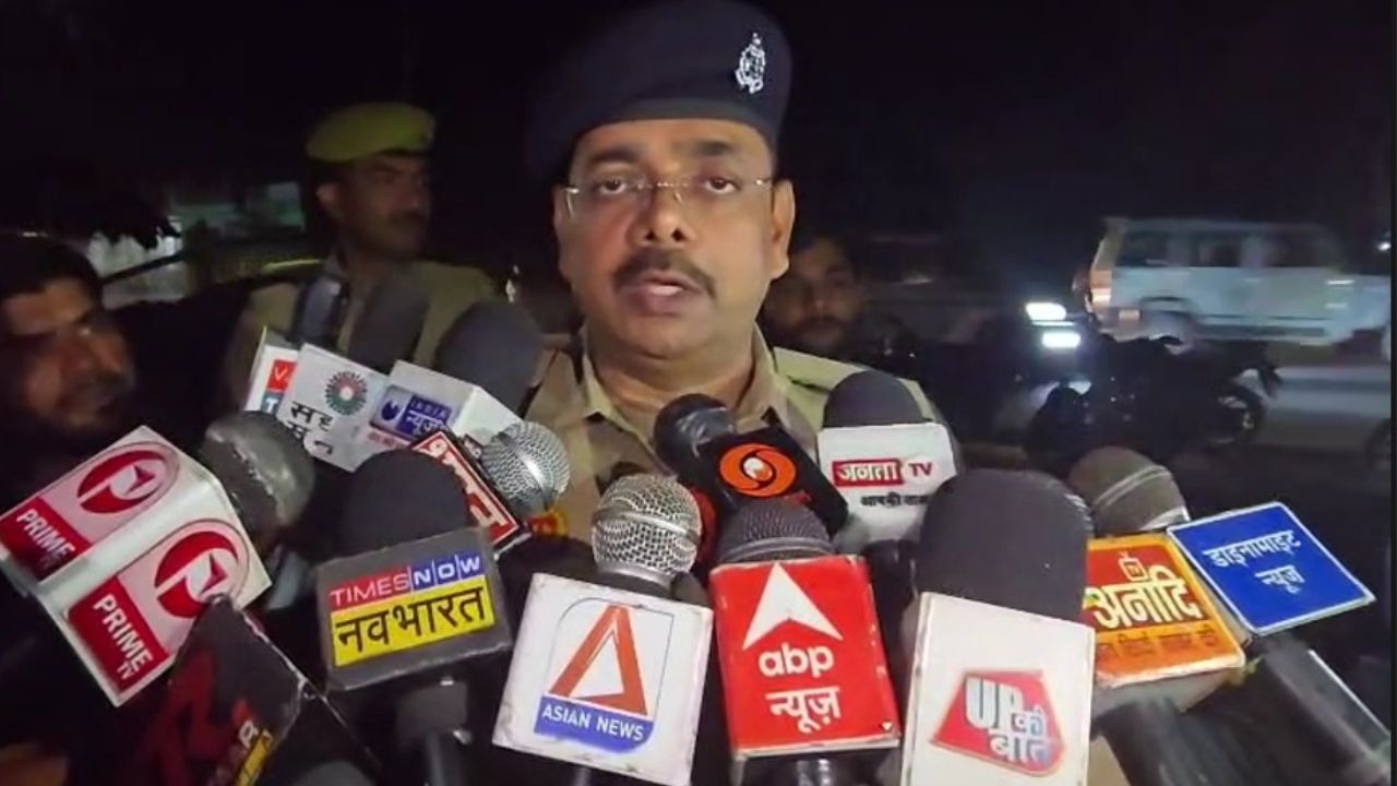 Triple Murder in UP: फतेहपुर में तीन लोगों की गला रेतकर हत्या, घर के अंदर खूनी संघर्ष से हड़कंप