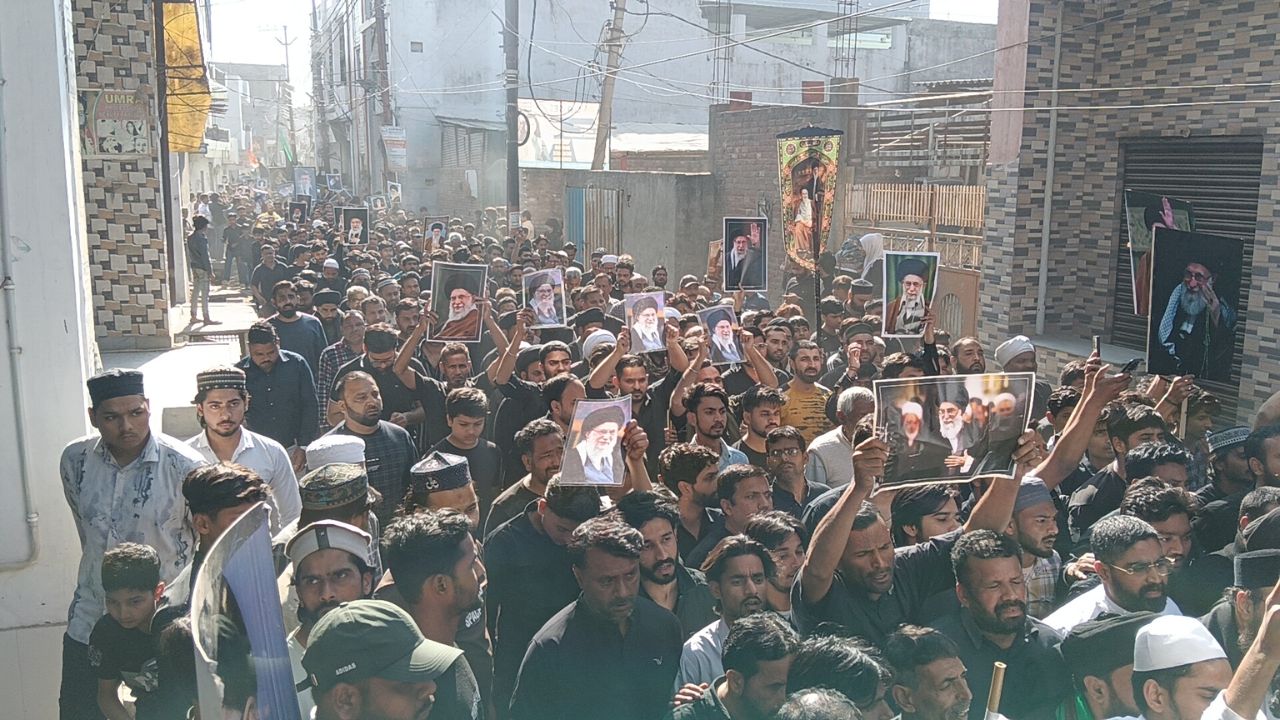 Muzaffarnagar: खामनेई की मौत की खबर पर शिया समुदाय का शोक जुलूस, हजारों लोग सड़कों पर उतरे; जानिये पूरा अपडेट