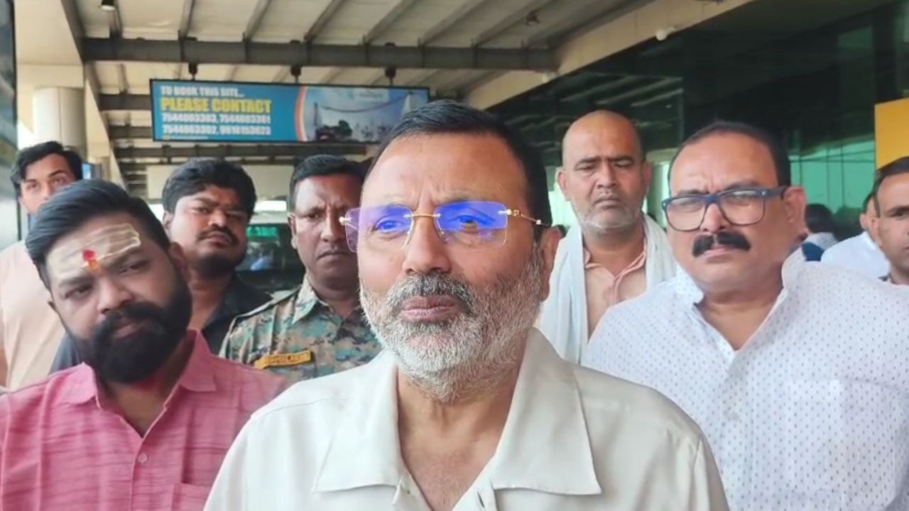 सुरक्षा चूक या साजिश? देवघर बाबा बैद्यनाथ मंदिर दान पेटी में मिला पाकिस्तानी नोट, MP निशिकांत दुबे ने की NIA जांच की मांग