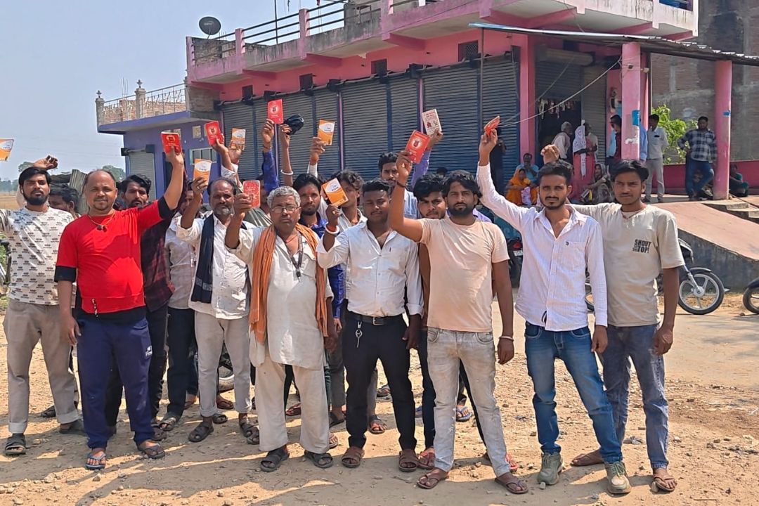 Maharajganj News: डिलीवरी ठप…ऊपर से गैस एजेंसी की मनमानी को लेकर सड़कों पर उतरे लोग; जानें क्या है पूरा मामला