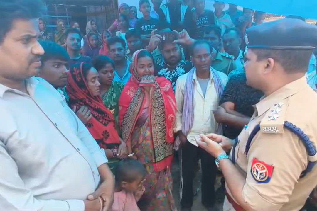 Maharajganj News: युवक की संदिग्ध मौत पर बवाल; 36 घंटे तक रुका अंतिम संस्कार, फिर हुआ यह बड़ा फैसला…