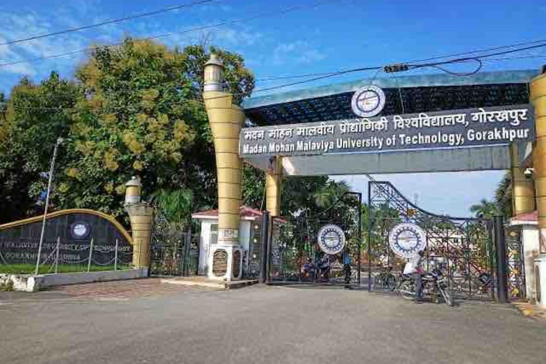 Gorakhpur: सीएम की ‘चुटकी’ से सियासत गरम, रवि किशन की सीट पर नए समीकरणों की चर्चा