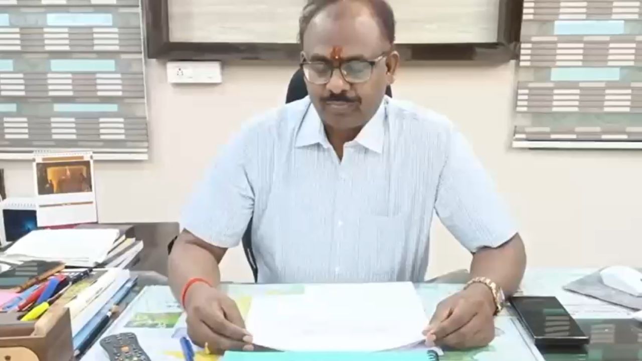 महराजगंज में LPG गैस की किल्लत के बीच, DM संतोष कुमार शर्मा ने जनता से की अपील