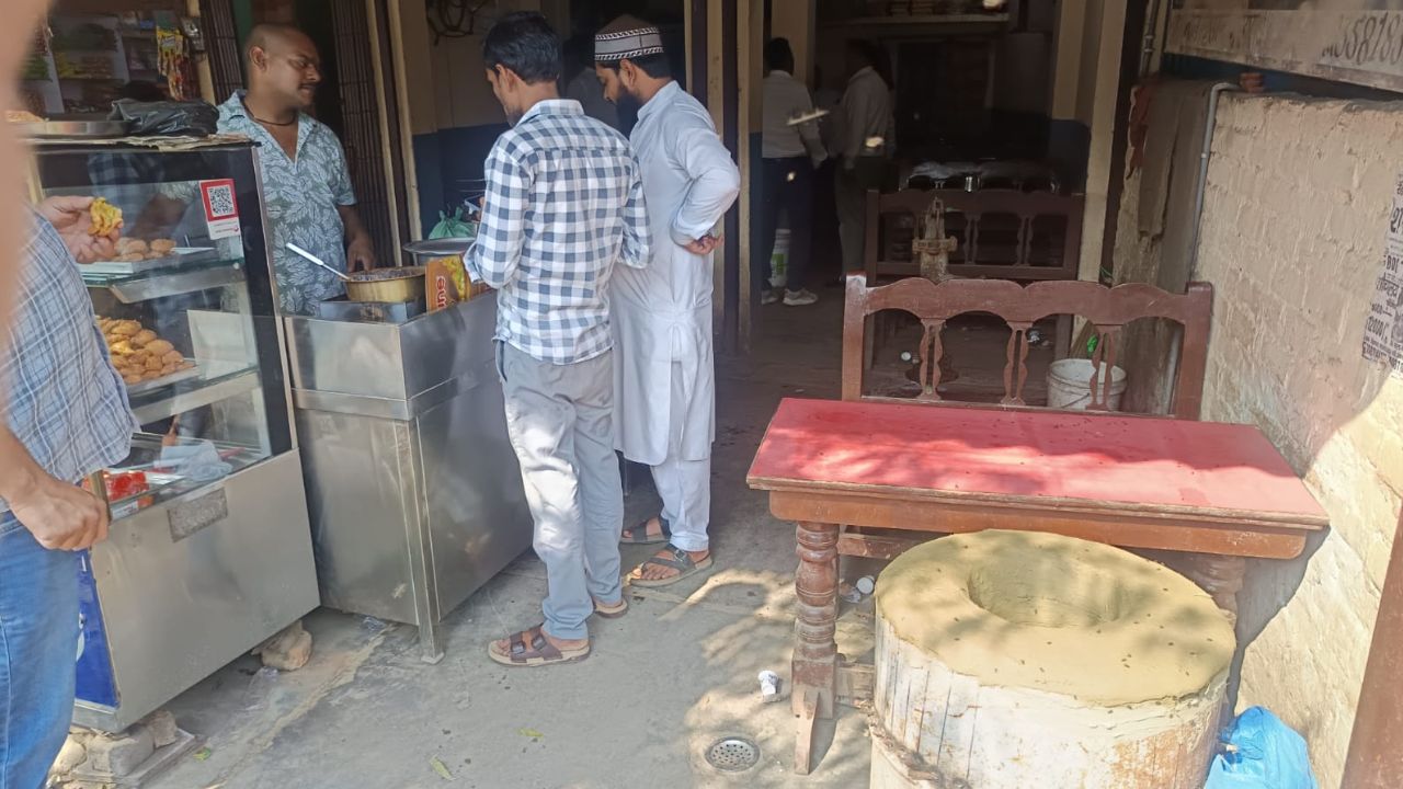 LPG Crisis: गैस सिलेंडर की किल्लत से जूझता कोल्हुई, रोज़गार पर पड़ा असर; जानिये पूरा अपडेट