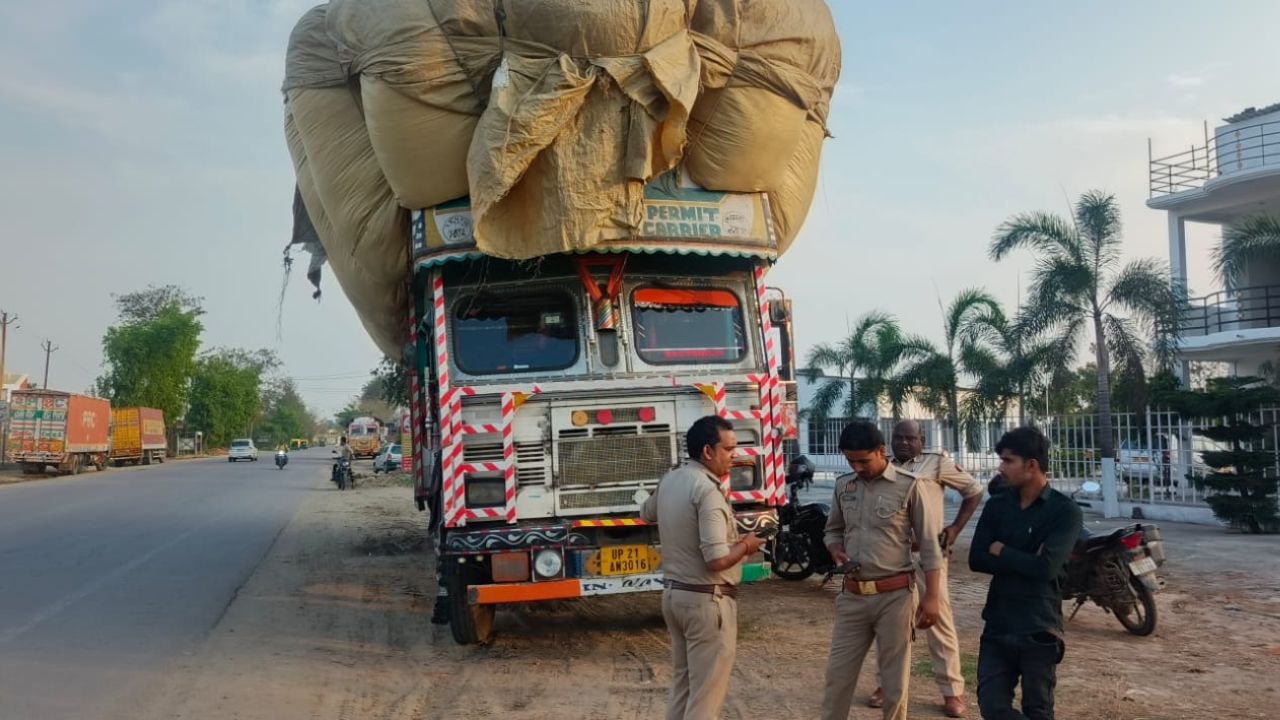 महराजगंज: कोल्हुई में पुलिस की सख्ती, ओवरलोड ट्रक सीज; हाईवे चेकिंग अभियान में इस कार्रवाई से मचा हड़कंप