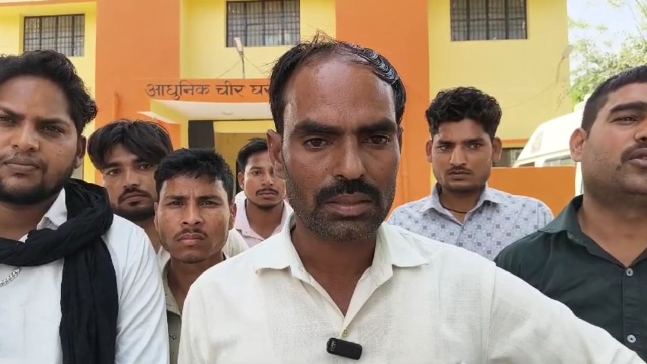 Accident In Mainpuri: तेज रफ्तार डंपर ने बाइक सवार दंपति को कुचला, दोनों की मौत के बाद ग्रामीणों ने दिखाया विकराल रूप