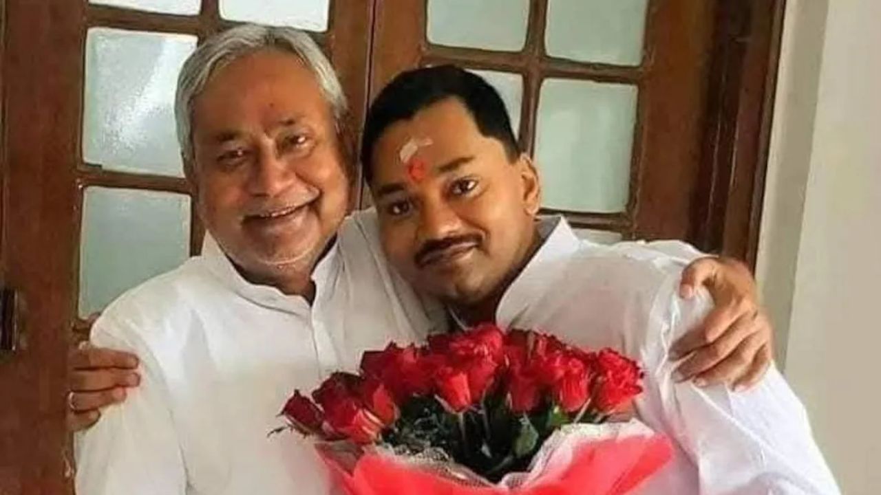 Bihar News: नीतीश कुमार के बेटे निशांत की राजनीति में इंट्री, क्या सीधे भेजे जाएंगे राज्यसभा ?