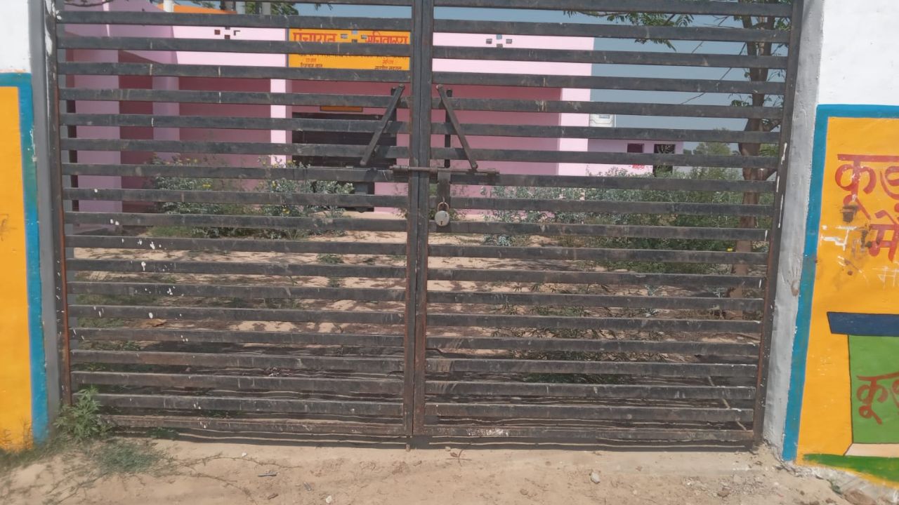 फर्रुखाबाद के अफसर गायब! ताले में बंद पंचायत सचिवालय, आखिर जिम्मेदार कौन?